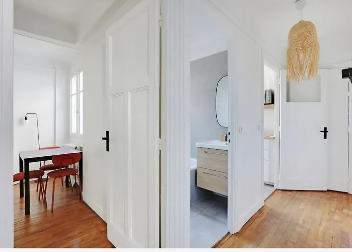Appartement, Coeur Des Batignolles Montmartre Paryż