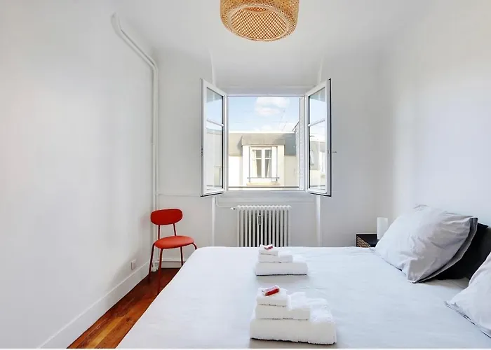 Appartement, Coeur Des Batignolles Montmartre *